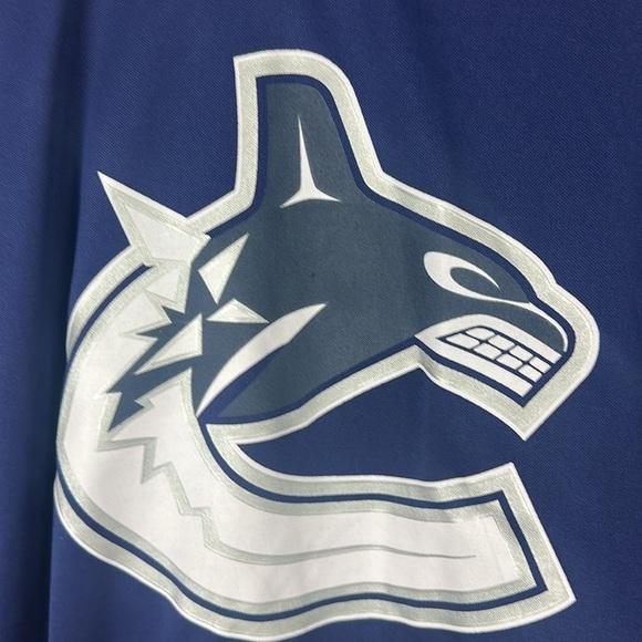 NHL Vancouver Canucks Navy Blue Jersey - Size 2XL - Picture 5 of 9